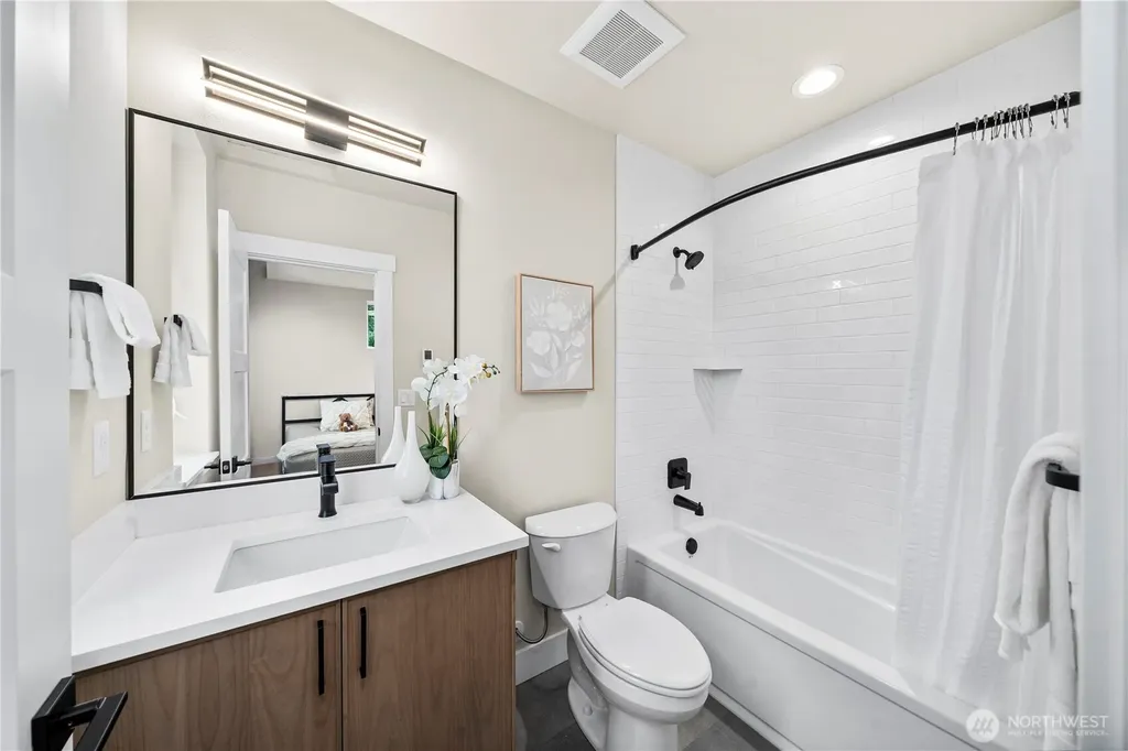 537 NW Juniper Street Issaquah WA 98027