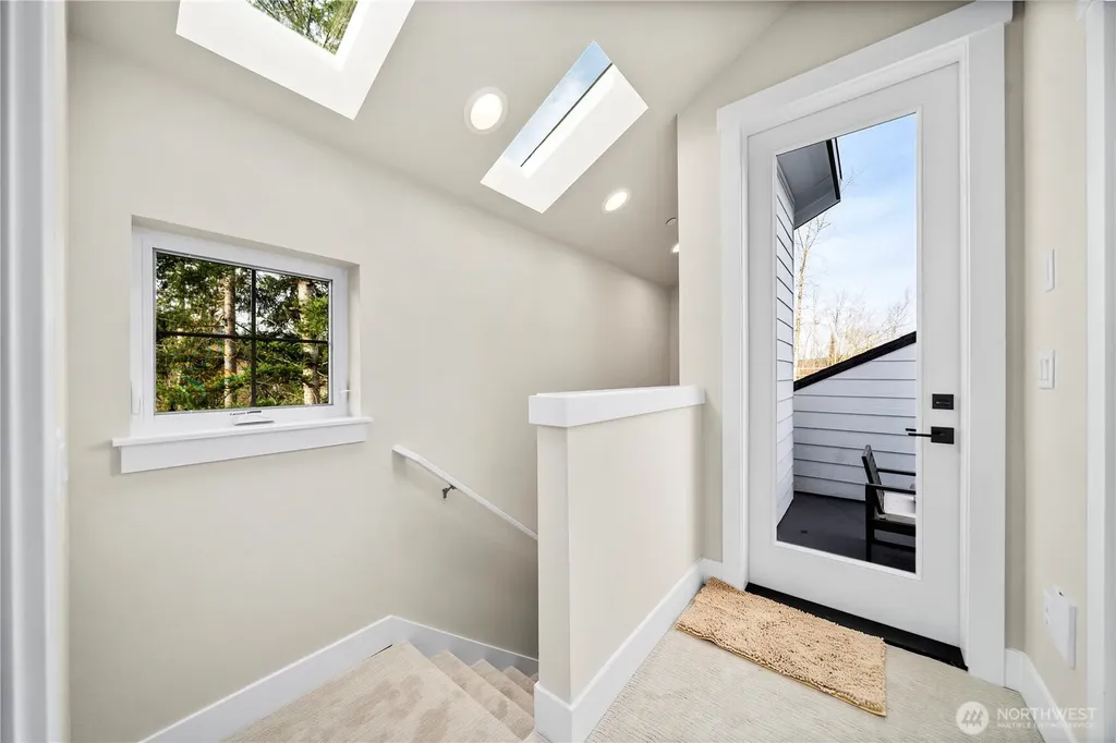 537 NW Juniper Street Issaquah WA 98027