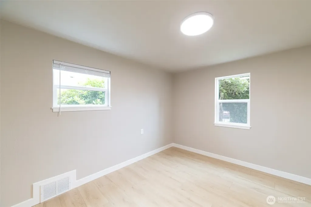910 E Main Street Auburn WA 98002