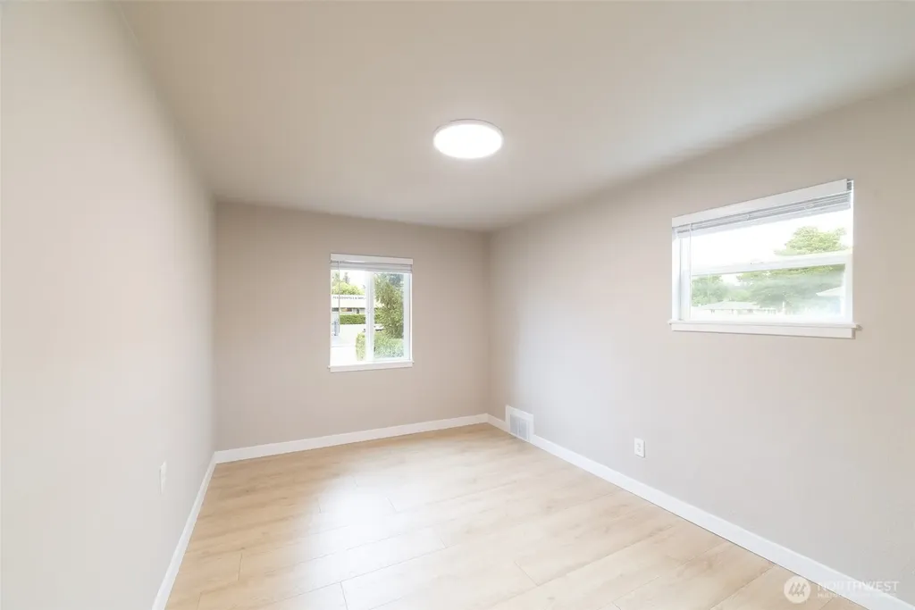 910 E Main Street Auburn WA 98002