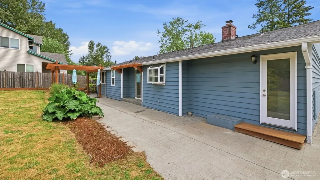 20122 32nd Avenue W Lynnwood WA 98036