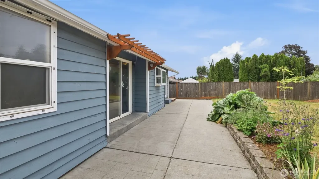 20122 32nd Avenue W Lynnwood WA 98036