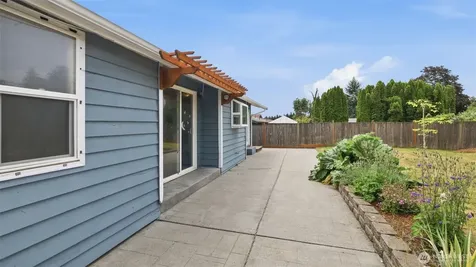 20122 32nd Avenue W Lynnwood WA 98036