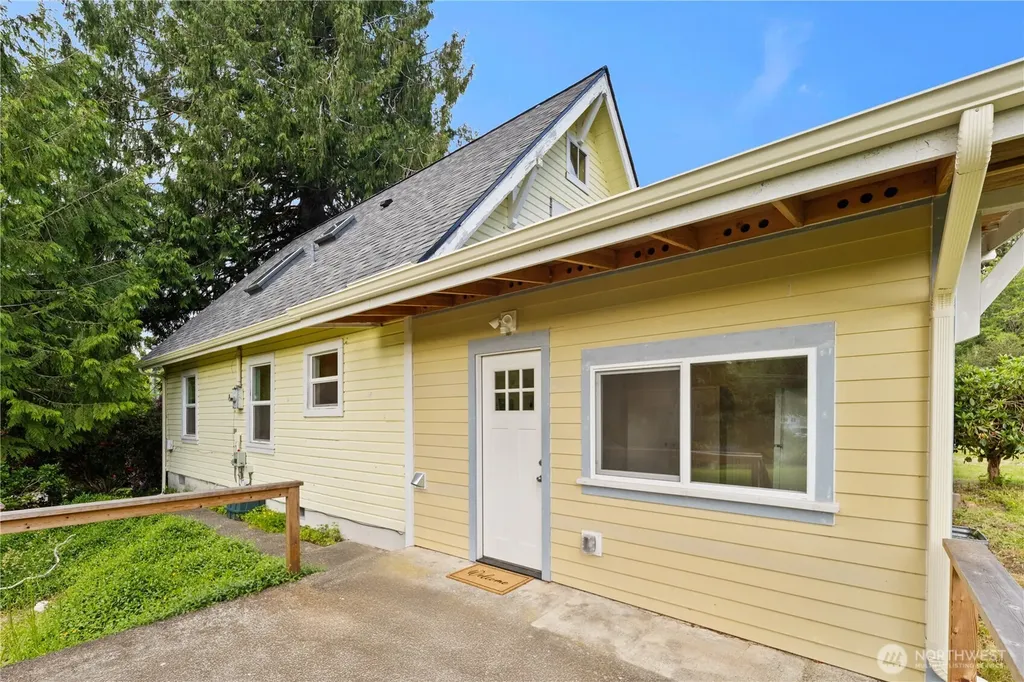17816 Herron Road NW Lakebay WA 98349