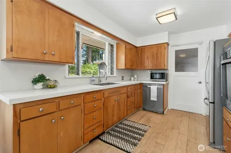 4612 View Drive Everett WA 98920