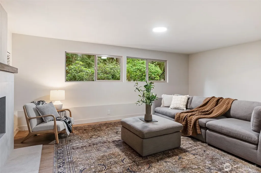 18818 181st Place NE Woodinville WA 98077