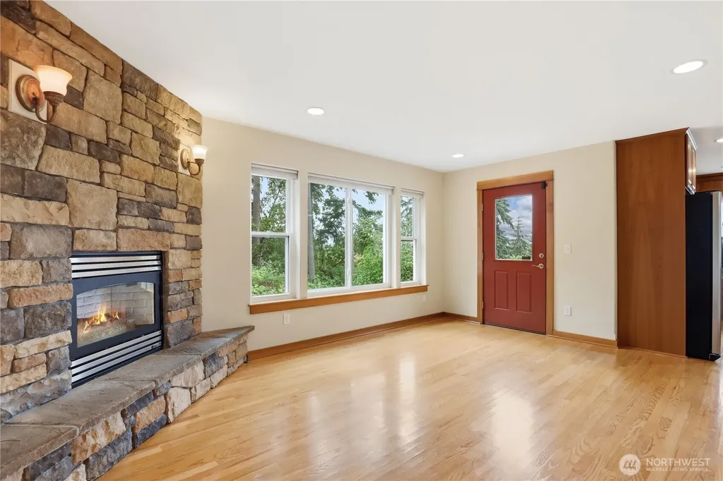 1963 NW Rampart Ridge Court Bremerton WA 98311