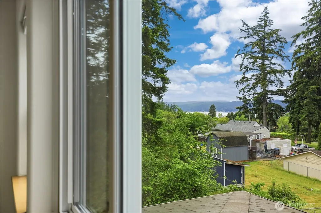 1963 NW Rampart Ridge Court Bremerton WA 98311