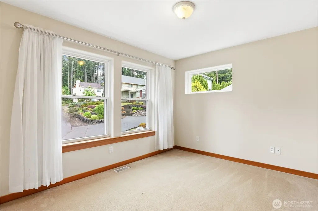 1963 NW Rampart Ridge Court Bremerton WA 98311