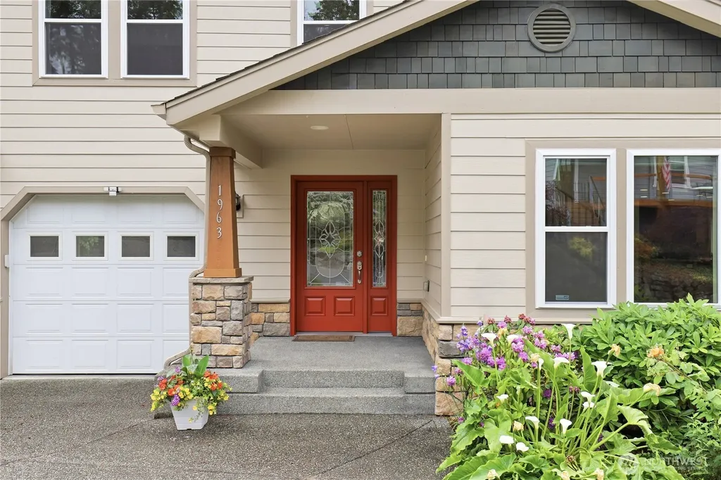 1963 NW Rampart Ridge Court Bremerton WA 98311