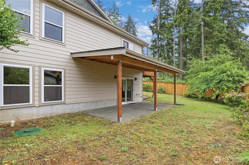 1963 NW Rampart Ridge Court Bremerton WA 98311