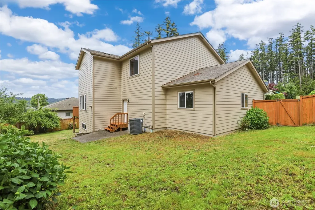 1963 NW Rampart Ridge Court Bremerton WA 98311