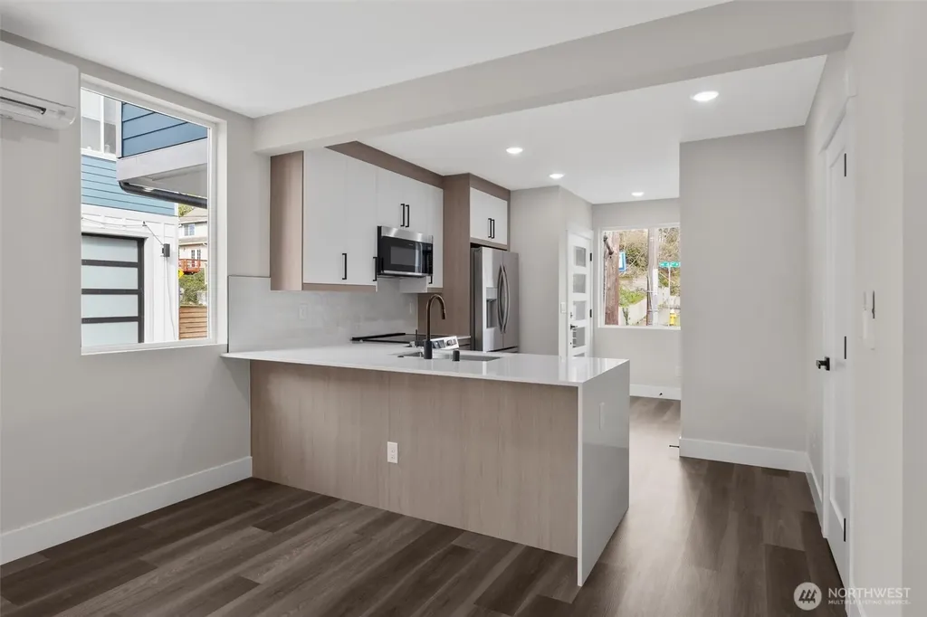 503 NE 42nd Street Seattle WA 98105