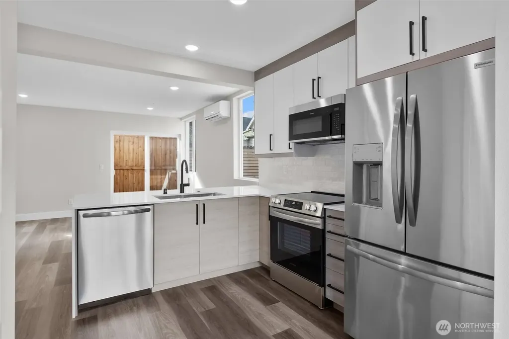 503 NE 42nd Street Seattle WA 98105