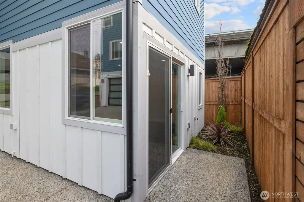 503 NE 42nd Street Seattle WA 98105