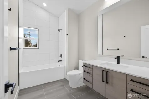 503 NE 42nd Street Seattle WA 98105