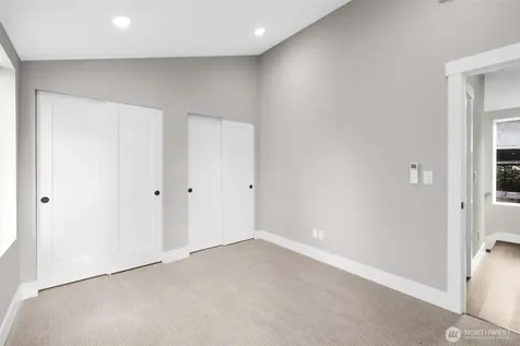 503 NE 42nd Street Seattle WA 98105