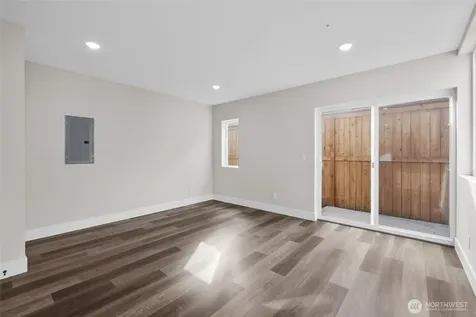 503 NE 42nd Street Seattle WA 98105