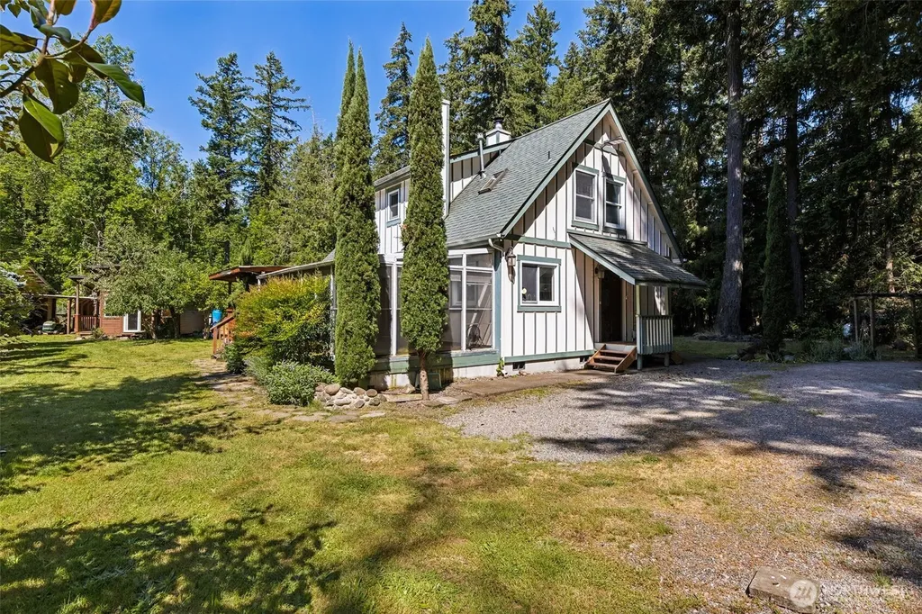 15711 Vail Cut Off Road SE Rainier WA 98576