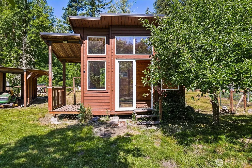 15711 Vail Cut Off Road SE Rainier WA 98576
