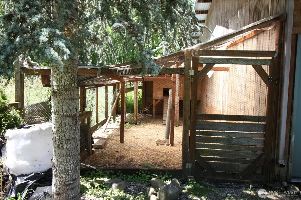 15711 Vail Cut Off Road SE Rainier WA 98576