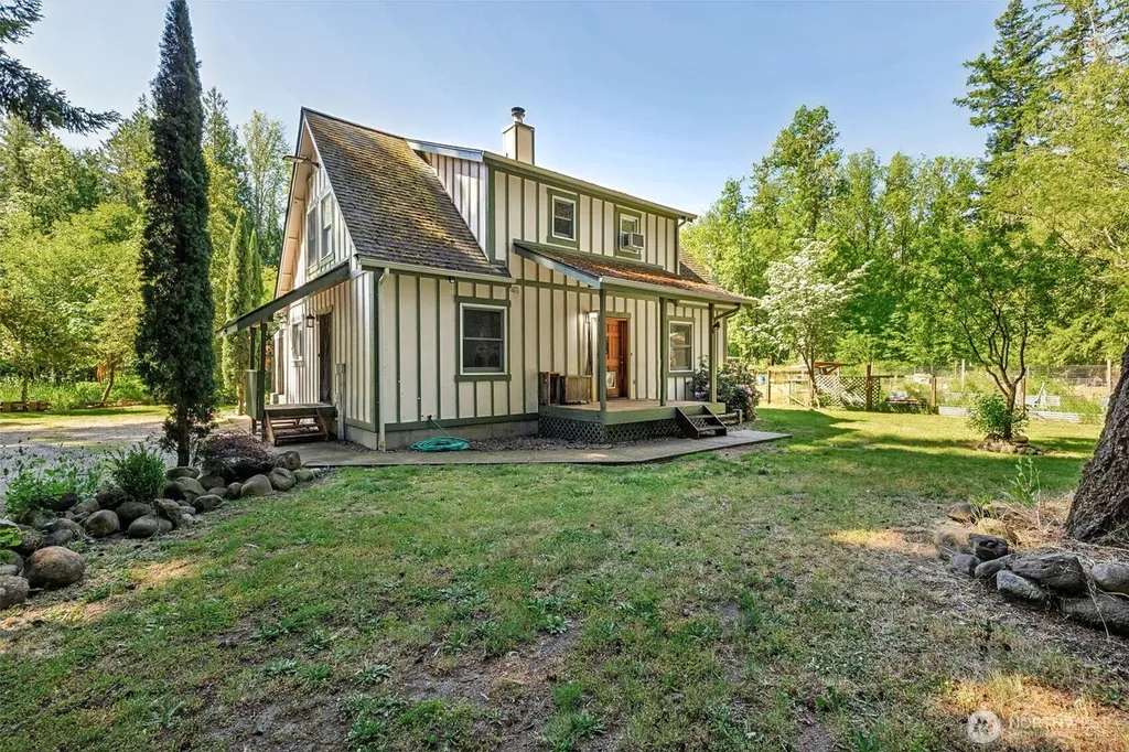 15711 Vail Cut Off Road SE Rainier WA 98576