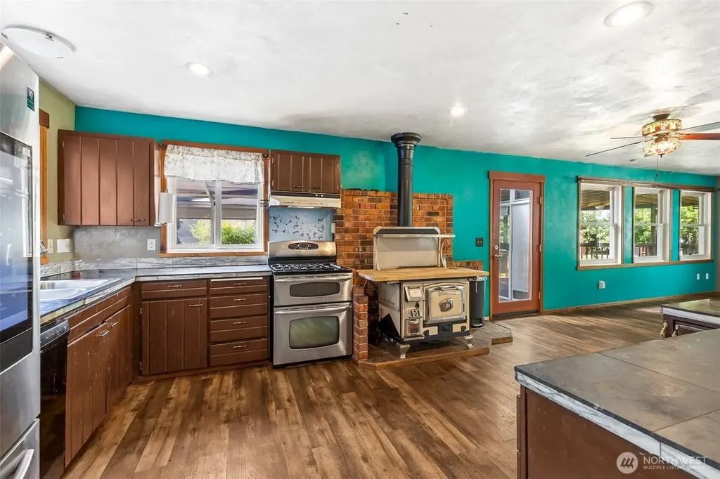 15711 Vail Cut Off Road SE Rainier WA 98576
