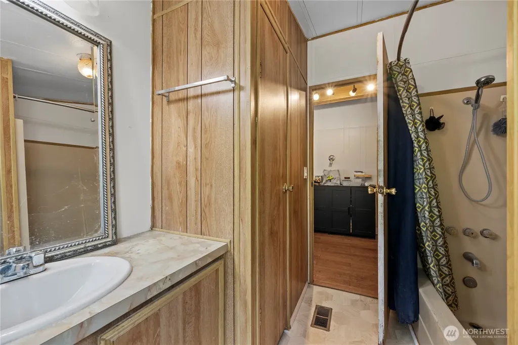 3036 Emerald Crescent Court Camano Island WA 98282