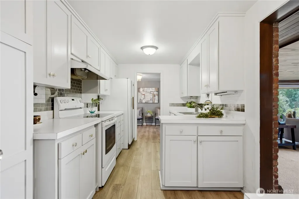 9837 Belfair Road Bellevue WA 98004