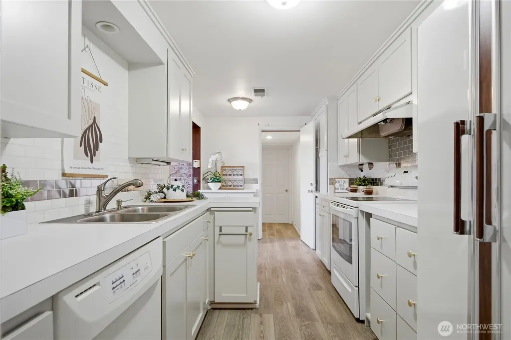 9837 Belfair Road Bellevue WA 98004