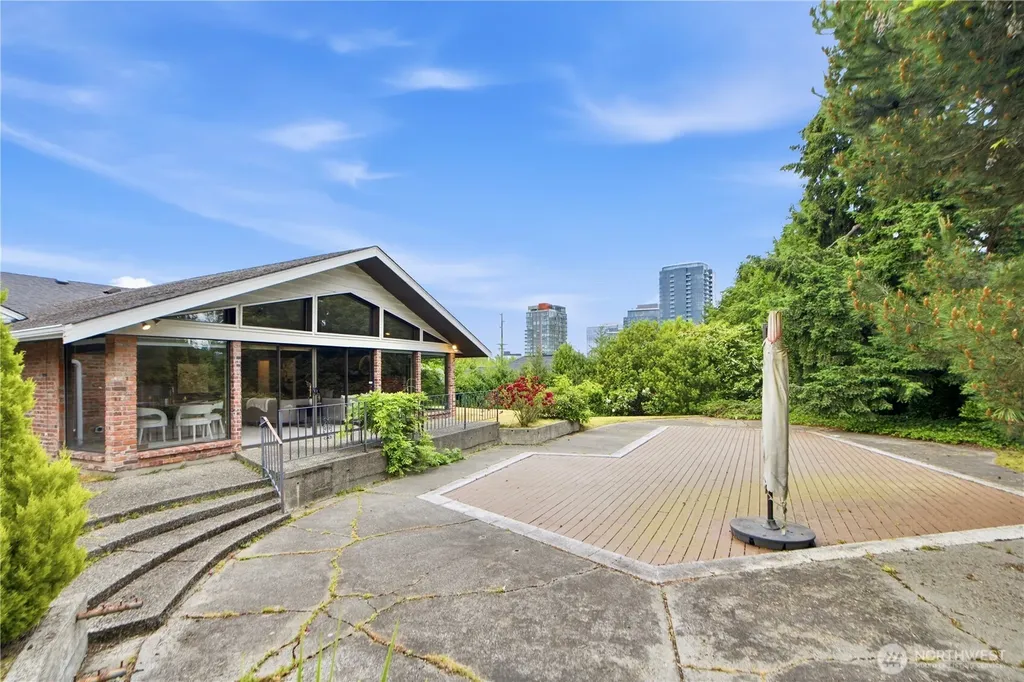 9837 Belfair Road Bellevue WA 98004