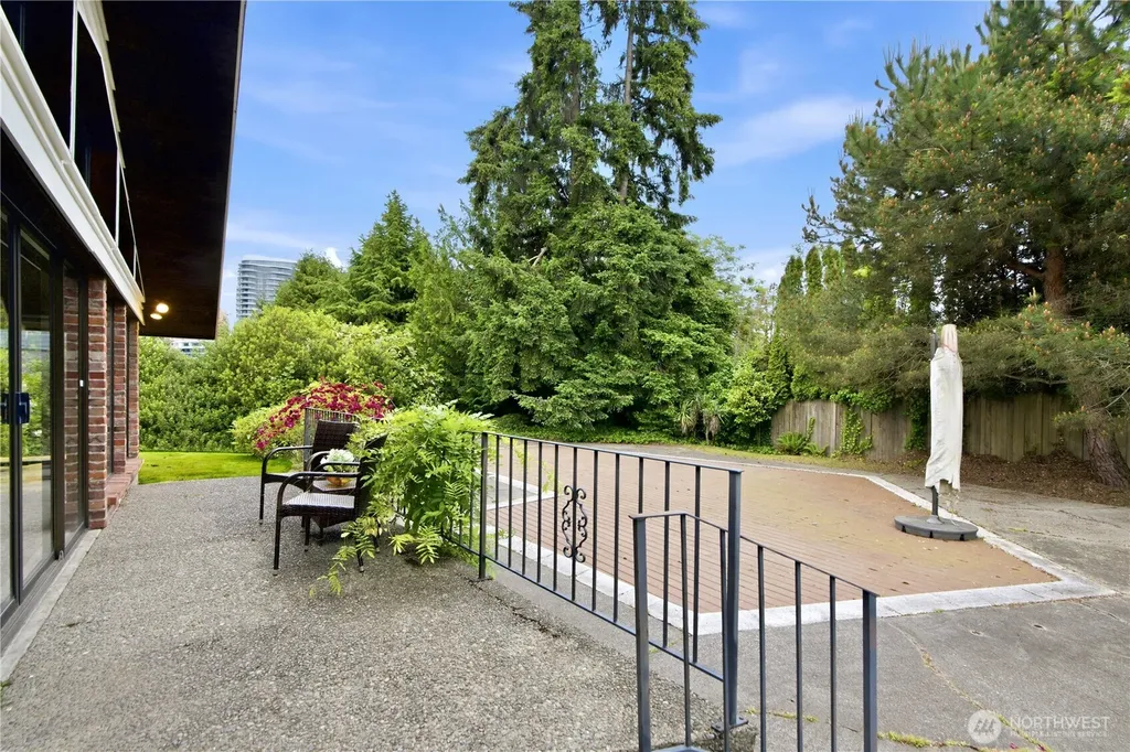 9837 Belfair Road Bellevue WA 98004