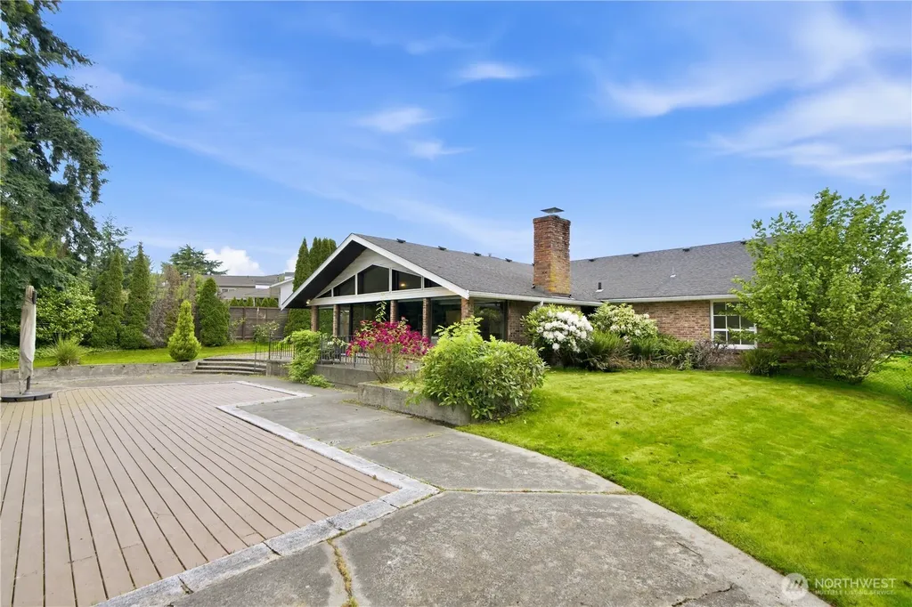9837 Belfair Road Bellevue WA 98004