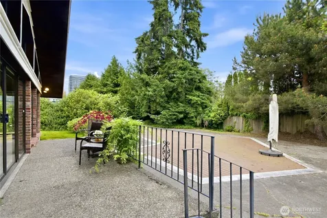 9837 Belfair Road Bellevue WA 98004