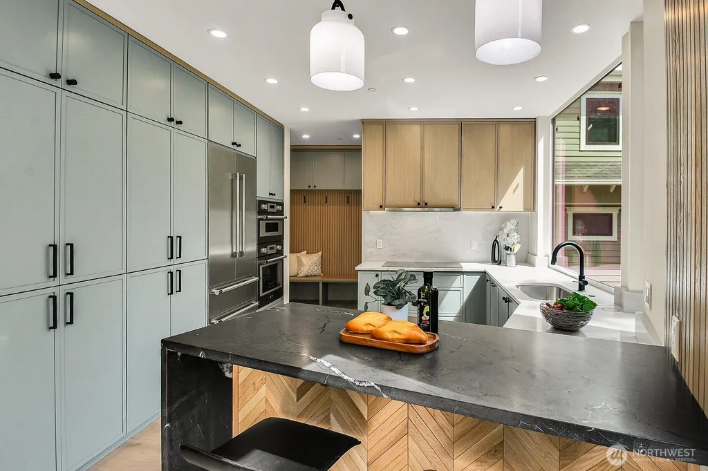 2622 Mayfair Avenue N Seattle WA 98109