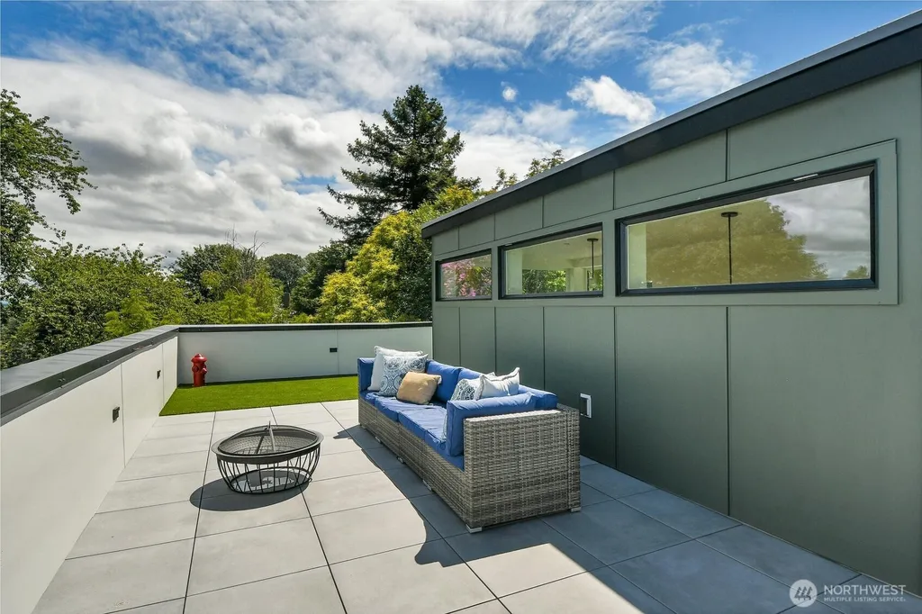 2622 Mayfair Avenue N Seattle WA 98109