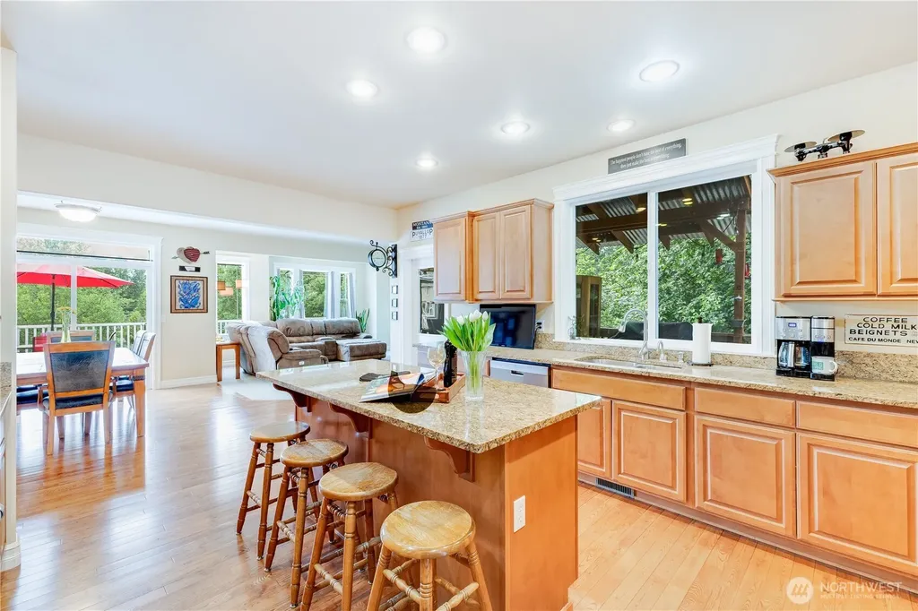 1024 12th Avenue SW Puyallup WA 98371