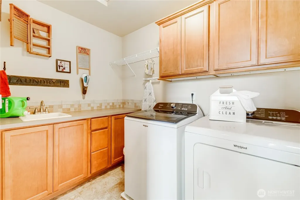 1024 12th Avenue SW Puyallup WA 98371