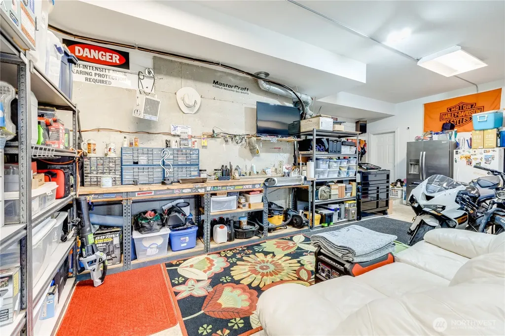 1024 12th Avenue SW Puyallup WA 98371