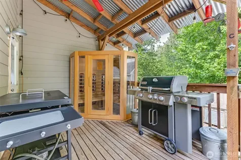 1024 12th Avenue SW Puyallup WA 98371
