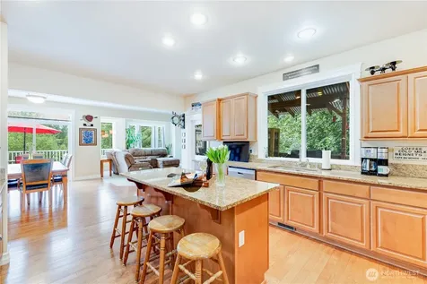 1024 12th Avenue SW Puyallup WA 98371