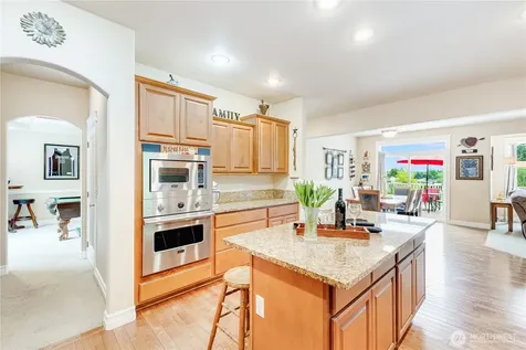 1024 12th Avenue SW Puyallup WA 98371