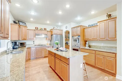 1024 12th Avenue SW Puyallup WA 98371