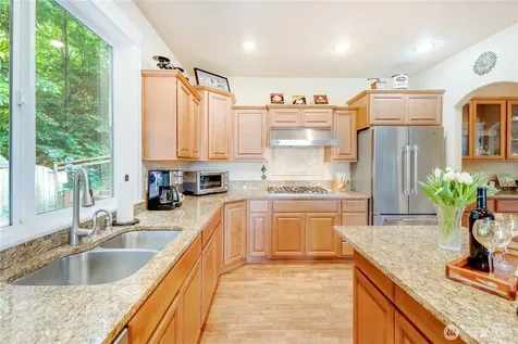 1024 12th Avenue SW Puyallup WA 98371