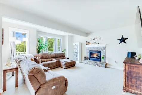 1024 12th Avenue SW Puyallup WA 98371