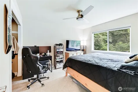 1024 12th Avenue SW Puyallup WA 98371