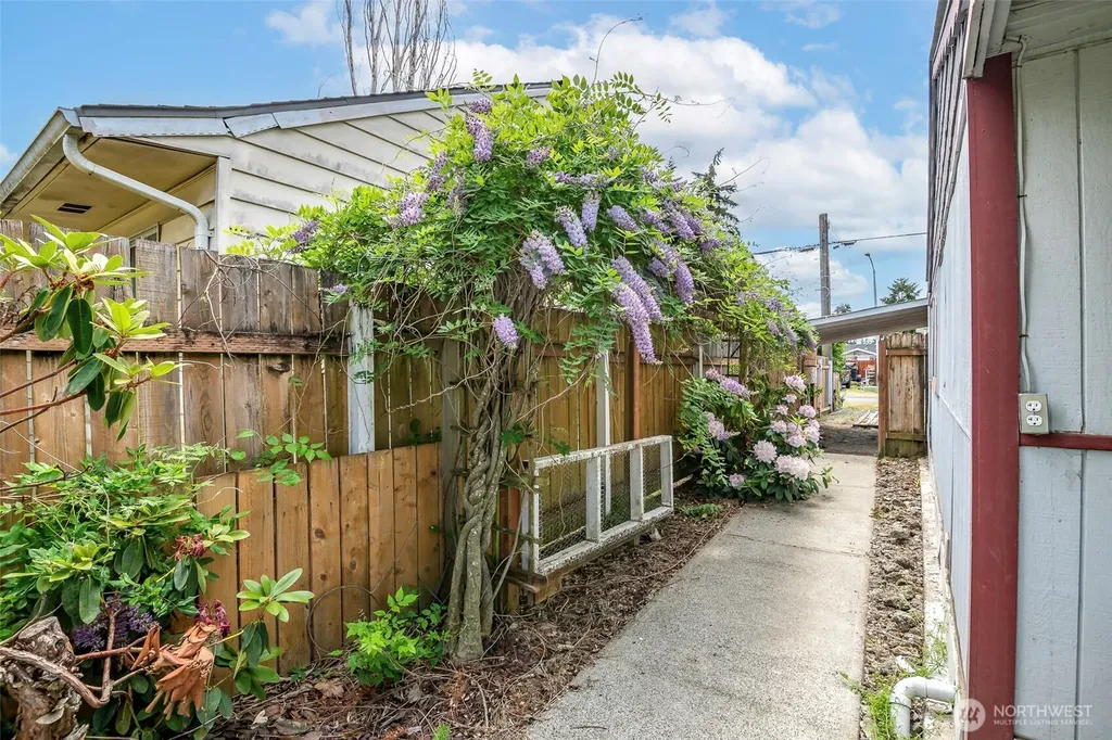 1627 120th Street S Tacoma WA 98444