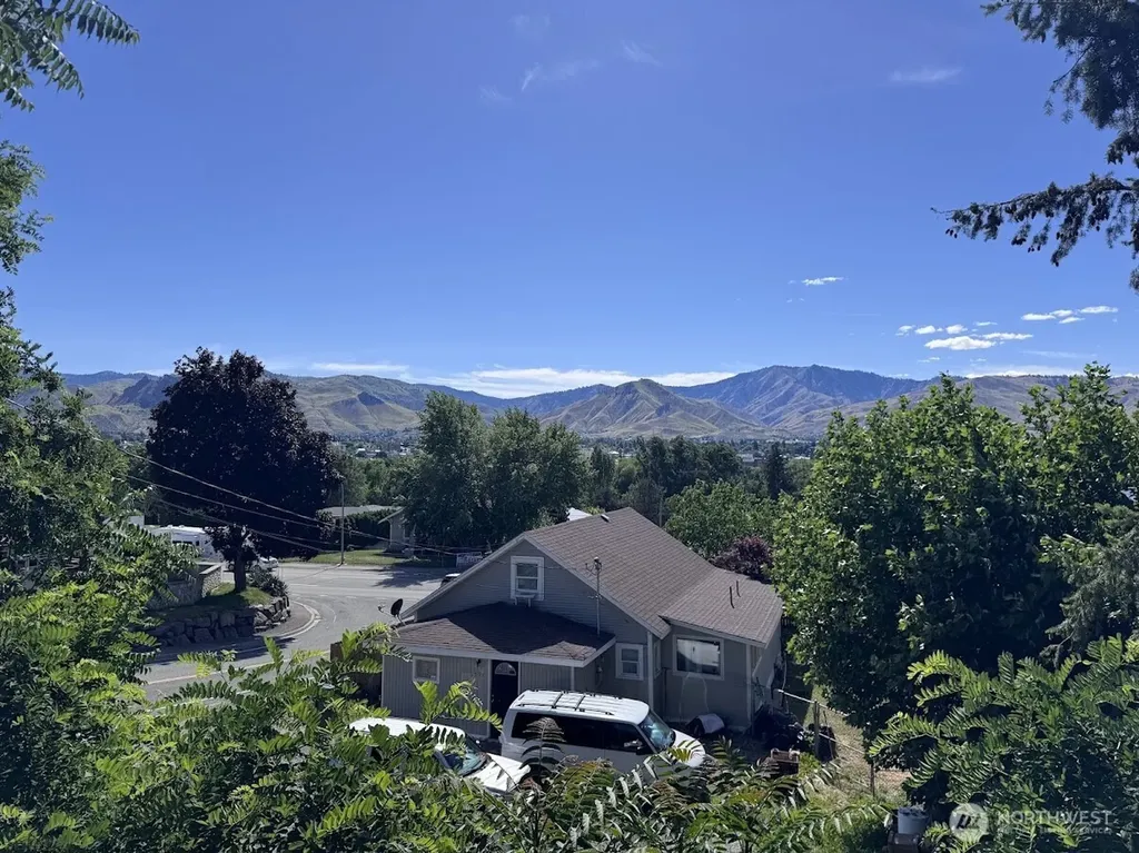 1511 N Anne Avenue East Wenatchee WA 98802