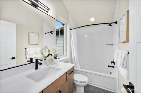 539 NW Juniper Street Issaquah WA 98027