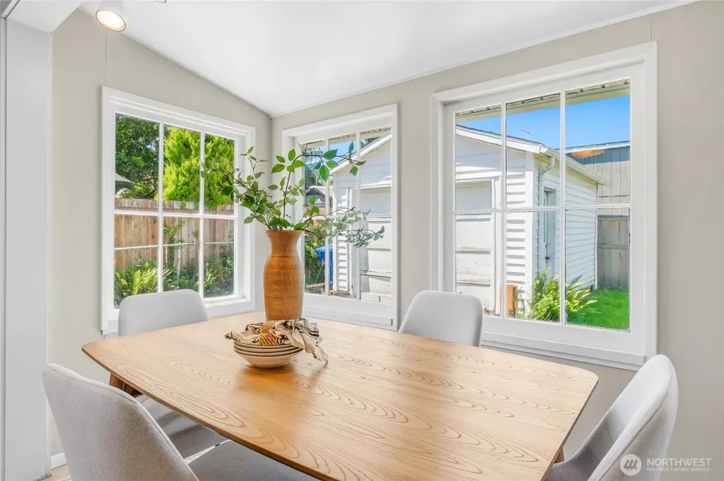 4051 19th Avenue SW Seattle WA 98106